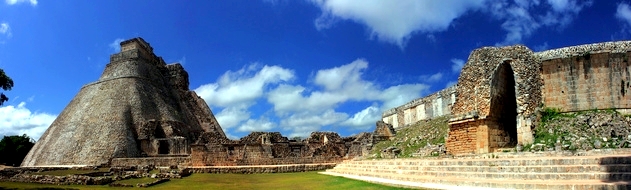 Pyramid of the Magician, Uxmal, Yucatan, Mexiko Navi mieten Discount24